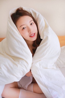 女大学生当模特